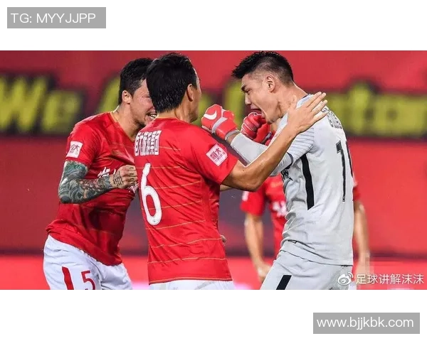 广州恒大淘宝与上海上港足精彩对决即将上演球迷热情高涨期待赛事盛况